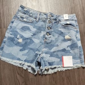 NWT Women's High Rise jean camo shorts
